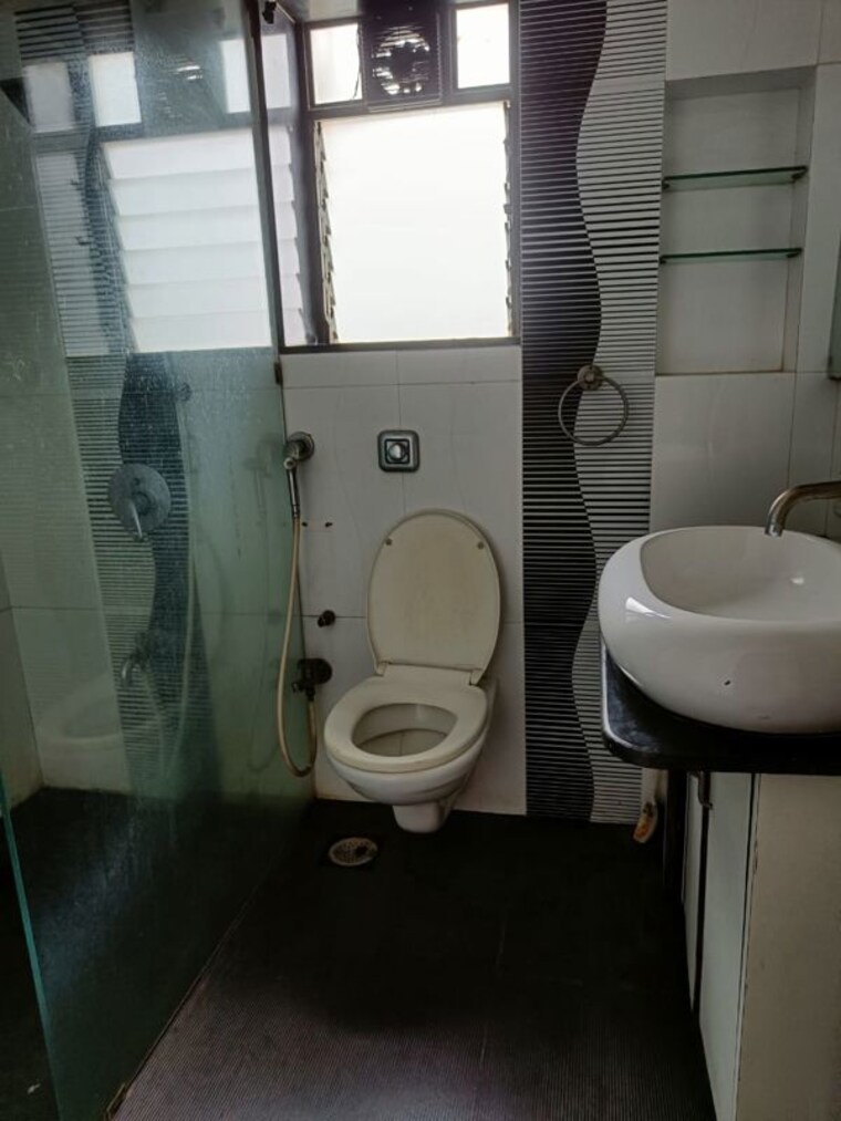 Bathroom, sarita-apartment-bandra 2 Bedroom 800 Sq.Ft. Apartment In Bandra West Mumbai 9921201