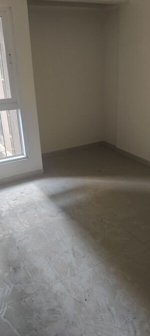 Room in 2 BHK Apartment at Dosti West County, Balkum Pada – for Rent