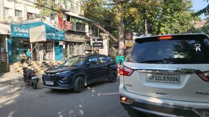 Parking in  Showroom at Hazratganj – for Rent