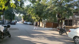  Showroom For Rent in Hazratganj