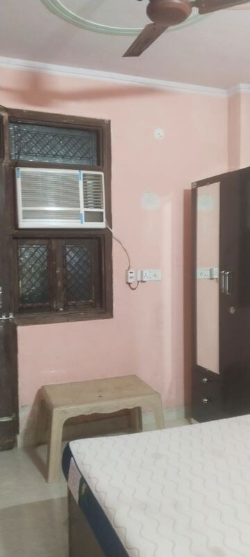 Room in 1 BHK Builder Floor at Vipin Garden – for Rent