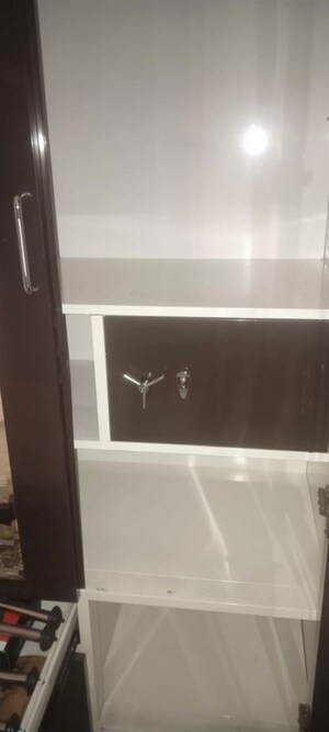 Furnished Amenities in 1 BHK Builder Floor at Vipin Garden – for Rent