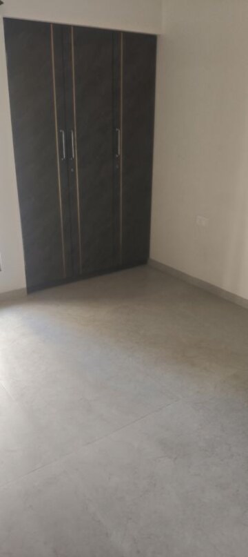 Room in 2 BHK Apartment at Dosti West County Phase 4 Dosti Pine, Balkum Pada – for Rent