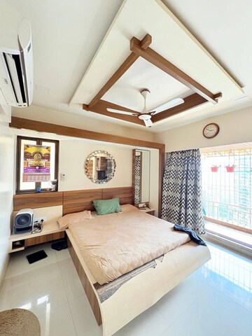 Bedroom in 3 BHK Apartment at Thane West – for Rent