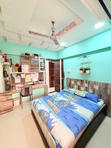 Bedroom in 3 BHK Apartment at Thane West – for Rent