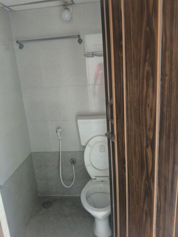 Bathroom in 2 BHK Apartment at Krishna Residency Kadubeesanahalli, Kadubeesanahalli – for Rent