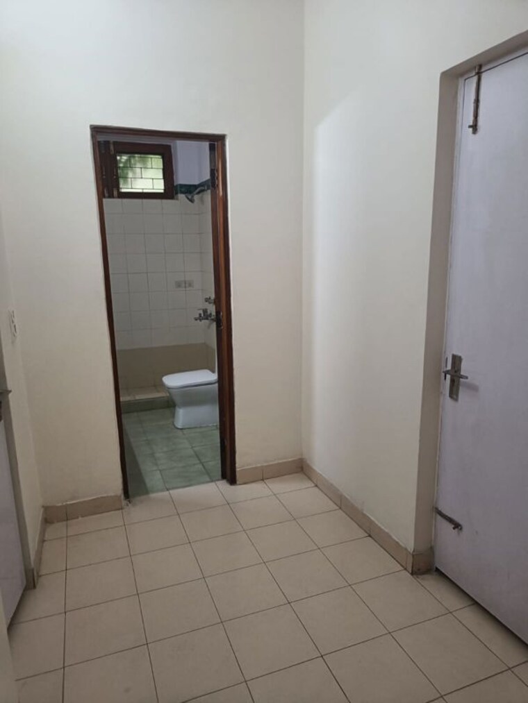 Bathroom, amritpuri 4 Bedroom 1800 Sq.Ft. Independent House In Amritpuri Delhi 9921246