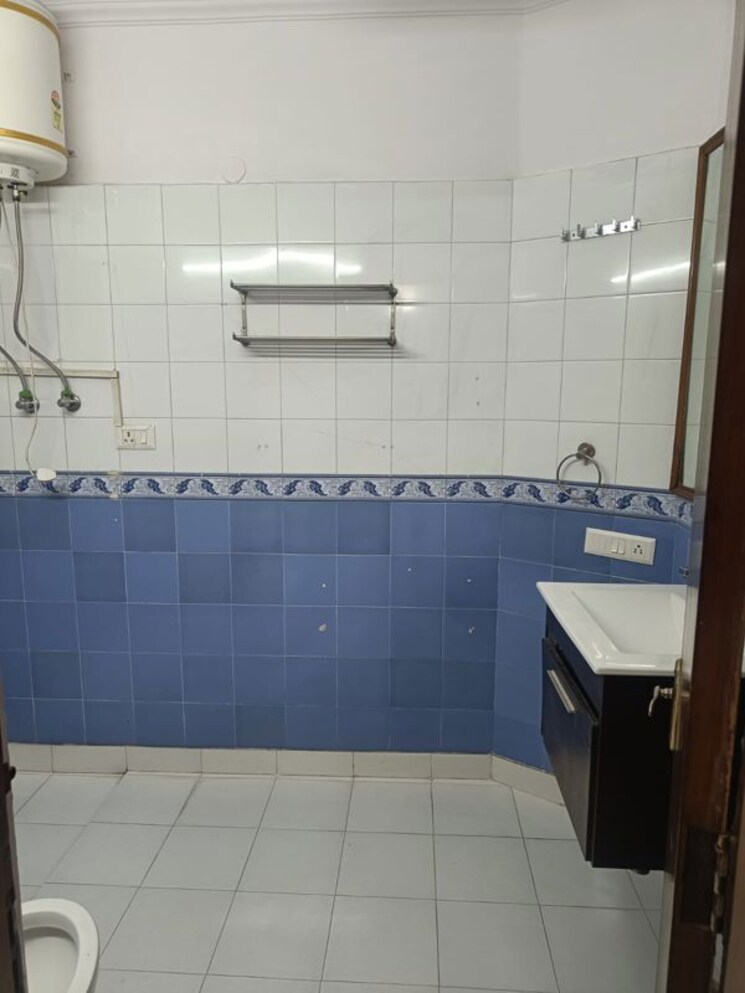 Bathroom, amritpuri 4 Bedroom 1800 Sq.Ft. Independent House In Amritpuri Delhi 9921246