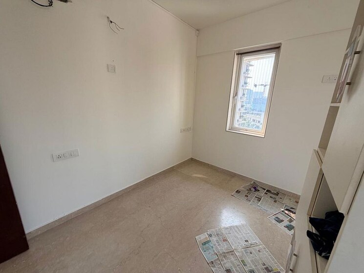 Room, khar west 2 Bedroom 700 Sq.Ft. Apartment In Khar West Mumbai 9921258