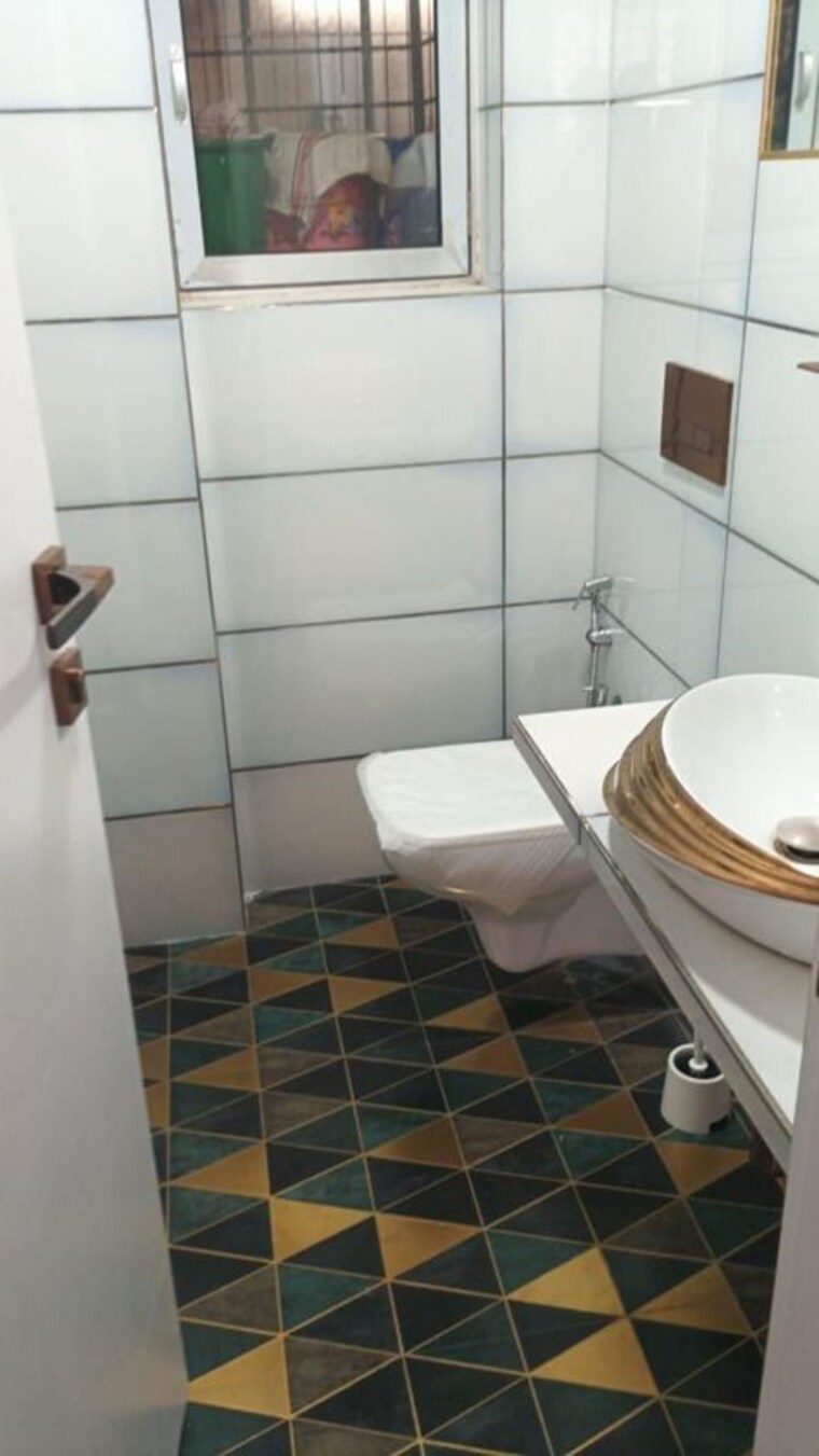 Bathroom, shreepati-jewels-ruby 1 Bedroom 430 Sq.Ft. Apartment In Girgaon Mumbai 9921269