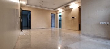 Room in 4 BHK Apartment at Kolte Patil K52, Khar West – for Rent