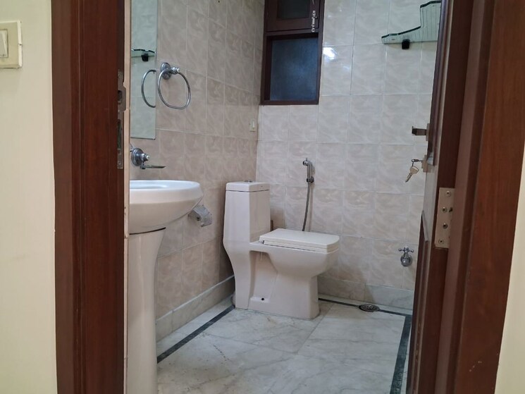 Bathroom, kalkaji 2 Bedroom 1200 Sq.Ft. Builder Floor In Kalkaji Delhi 9921282