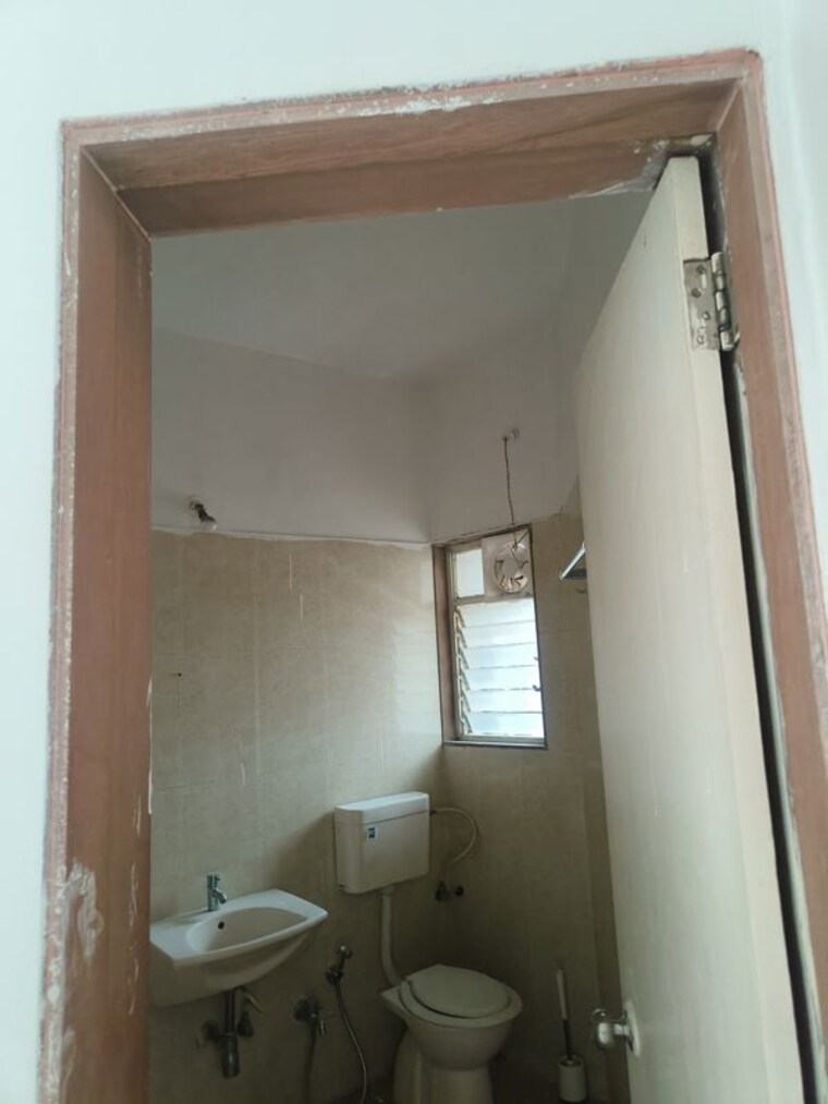 Bathroom, manav-silver-skyscapes 2 Bedroom 1037 Sq.Ft. Apartment In Wakad Pune 9921299