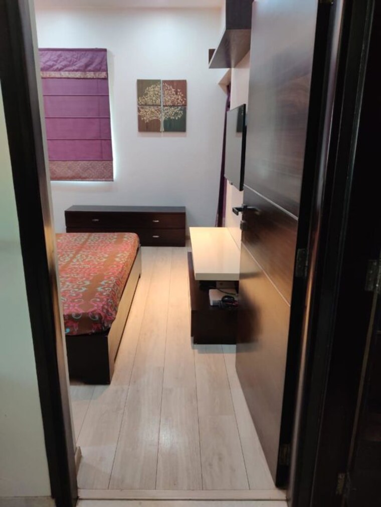 Master Bedroom, chittaranjan park 2.5 Bedroom 1700 Sq.Ft. Builder Floor In Chittaranjan Park Delhi 9891920