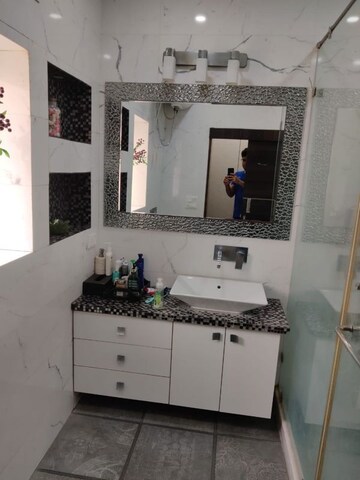 Attached Bathroom in 2.5 BHK Builder Floor at Chittaranjan Park – for Rent