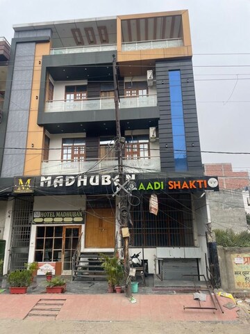  Showroom For Rent in Gomti Nagar