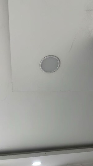 Room in  Showroom at Gomti Nagar – for Rent