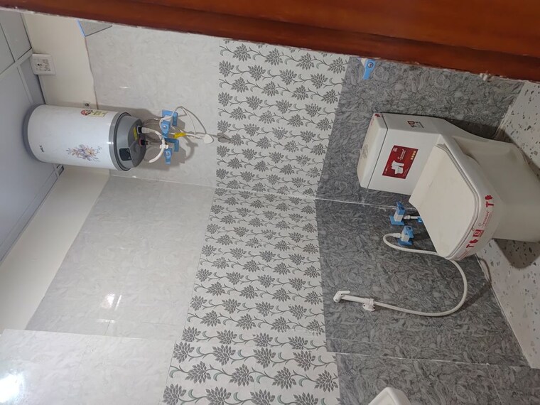 Bathroom, sai-kutir-sector-49 2 Bedroom 850 Sq.Ft. Builder Floor In Sector 49 Noida 9921357