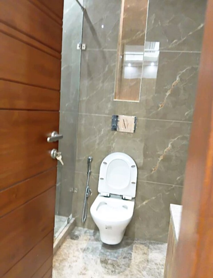 Attached Bathroom, kalkaji 3 Bedroom 2000 Sq.Ft. Builder Floor In Kalkaji Delhi 9921395