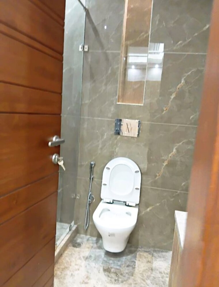 Attached Bathroom, kalkaji 3 Bedroom 2000 Sq.Ft. Builder Floor In Kalkaji Delhi 9921395