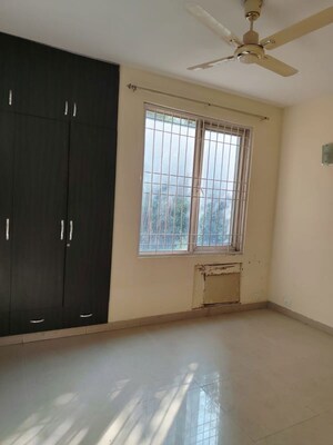 Room in 2 BHK Builder Floor at Unitech Woodstock Floors, Sector 50 – for Sale
