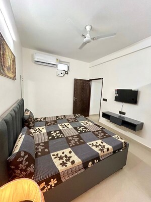 Bedroom in 1 BHK Builder Floor at Sector 43 – for Rent