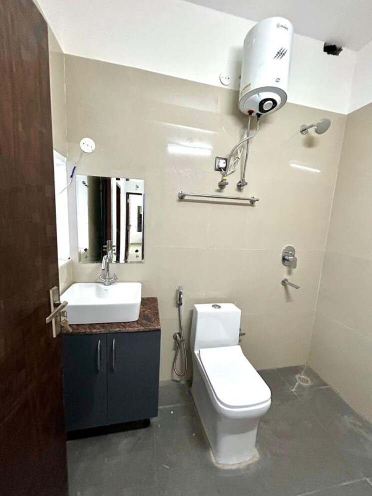 Bathroom, sector 43 1 Bedroom 710 Sq.Ft. Builder Floor In Sector 43 Gurgaon 9921399
