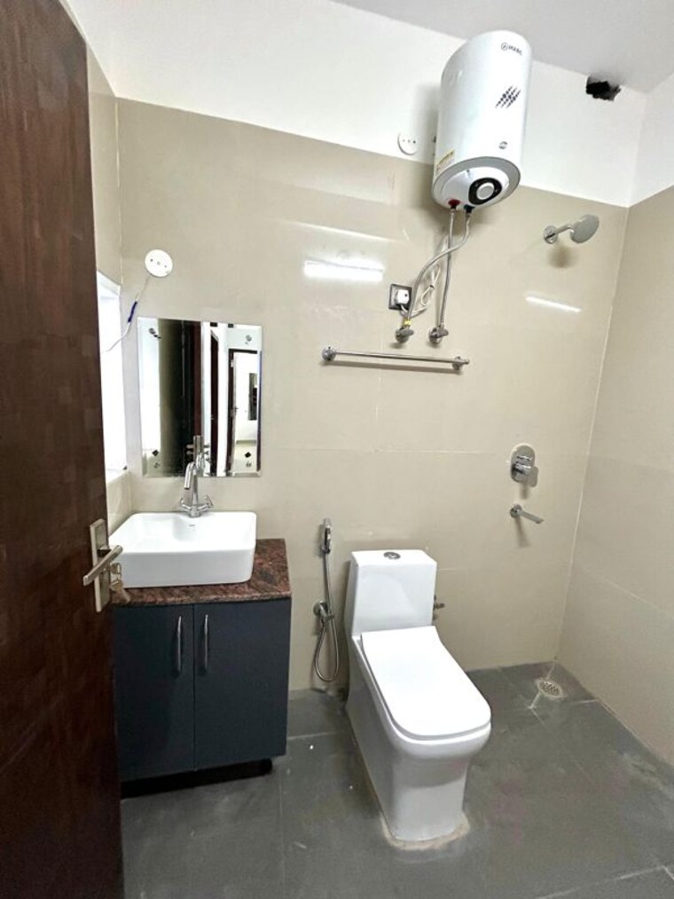 Bathroom, sector 43 1 Bedroom 710 Sq.Ft. Builder Floor In Sector 43 Gurgaon 9921399