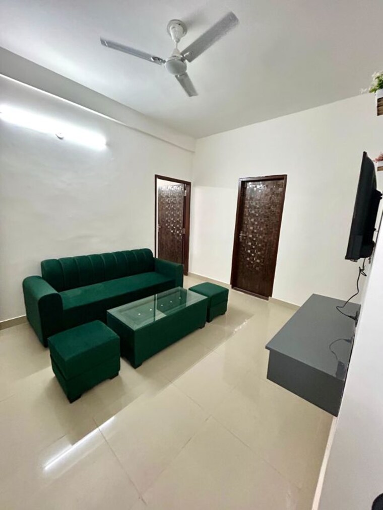 Bedroom, sector 43 1 Bedroom 720 Sq.Ft. Builder Floor In Sector 43 Gurgaon 9921405