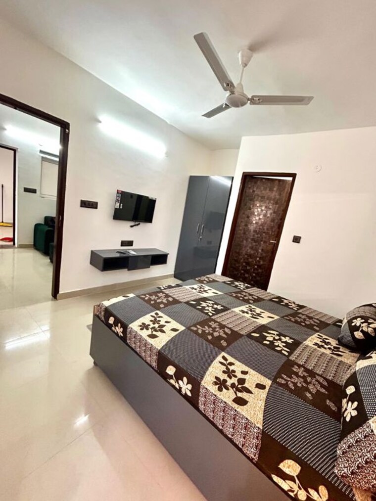 Bedroom, sector 43 1 Bedroom 720 Sq.Ft. Builder Floor In Sector 43 Gurgaon 9921405
