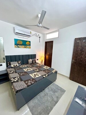 Bedroom in 1 BHK Builder Floor at Sector 43 – for Rent