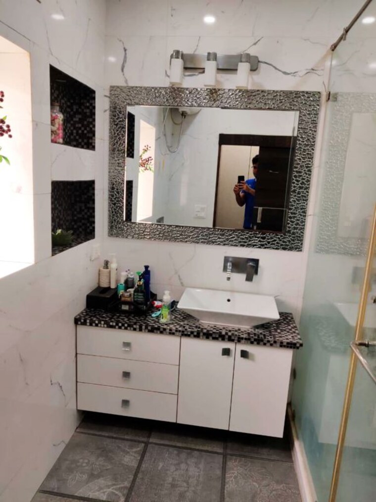 Attached Bathroom, kalkaji 2.5 Bedroom 1500 Sq.Ft. Apartment In Kalkaji Delhi 9896561