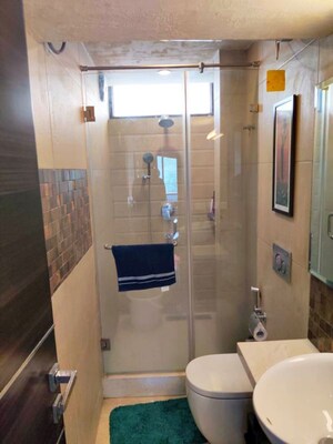 Attached Bathroom in 2.5 BHK Apartment at Kalkaji – for Rent