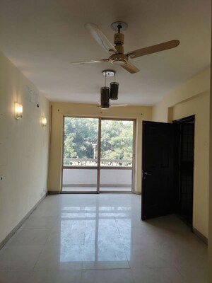 Room in 2 BHK Builder Floor at Unitech Woodstock Floors, Sector 50 – for Sale