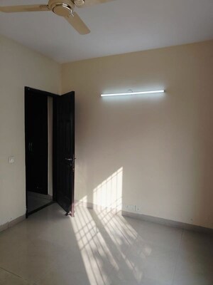 Room in 2 BHK Builder Floor at Unitech Woodstock Floors, Sector 50 – for Sale