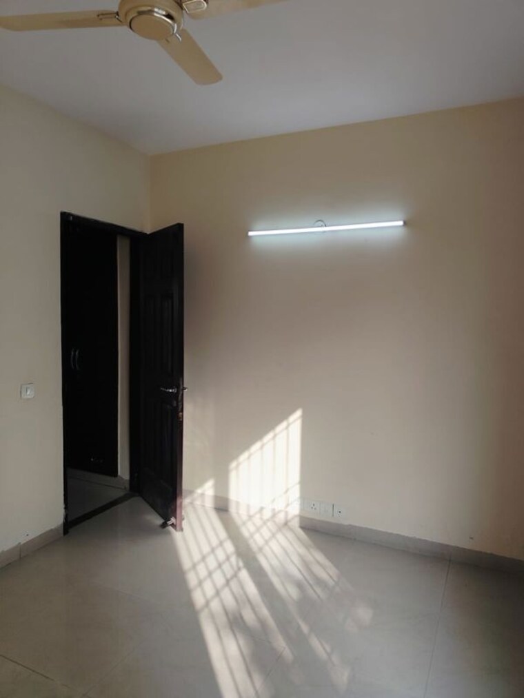 Room, unitech-woodstock-floors 2 Bedroom 192 Sq.Yd. Builder Floor In Sector 50 Gurgaon 9921406