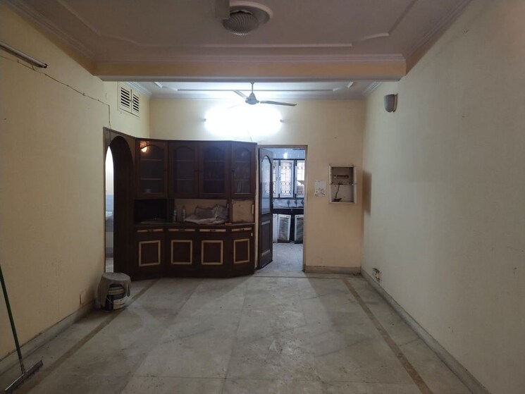 Room, sarita vihar 3 Bedroom 1100 Sq.Ft. Apartment In Sarita Vihar Delhi 9921413