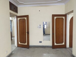 Room in 3 BHK Apartment at Sarita Vihar – for Rent