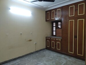 Room in 3 BHK Apartment at Sarita Vihar – for Rent