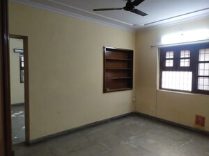 Room in 3 BHK Apartment at Sarita Vihar – for Rent