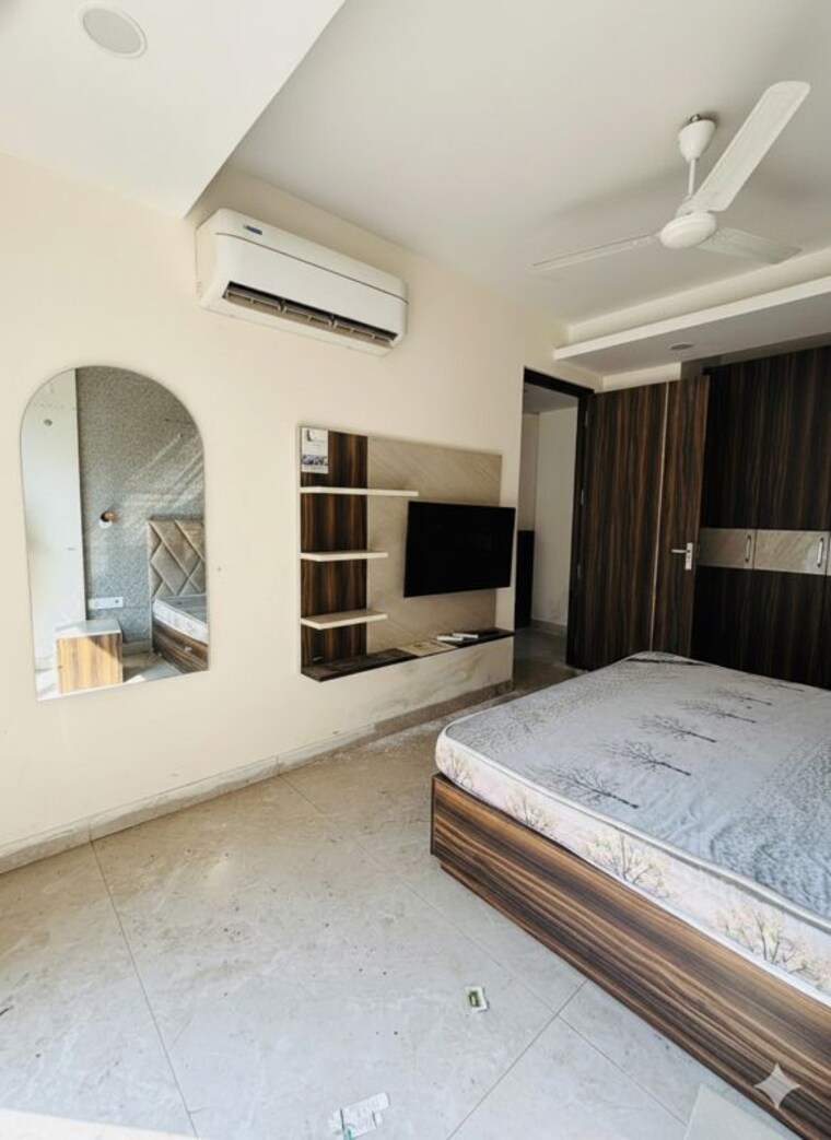 Bedroom, sector 43 1 Bedroom 750 Sq.Ft. Builder Floor In Sector 43 Gurgaon 9921417