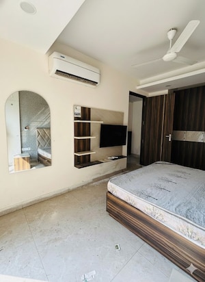 Bedroom in 1 BHK Builder Floor at Sector 43 – for Rent