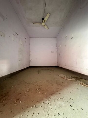  Shop – Exterior View View at Dilshad Garden - for Rent