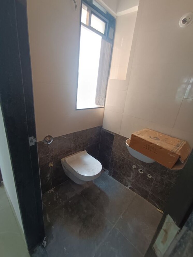Bathroom, gowda-palash 1 Bedroom 715 Sq.Ft. Apartment In Malad West Mumbai 9921424