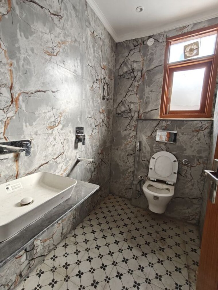 Bathroom, rajpur khurd extension 3 Bedroom 120 Sq.Yd. Builder Floor In Rajpur Khurd Extension Delhi 9921432