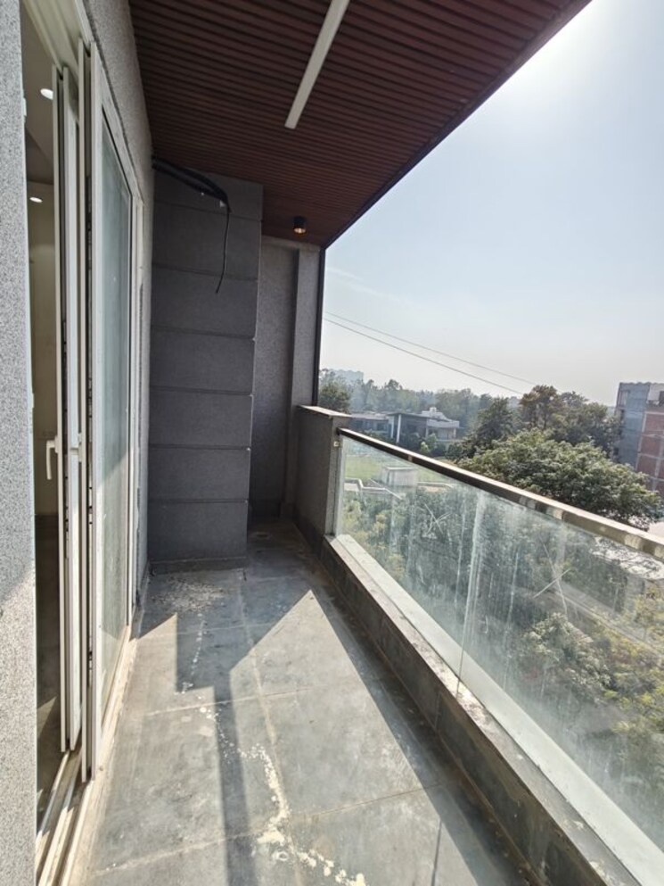 Balcony, rajpur khurd extension 3 Bedroom 120 Sq.Yd. Builder Floor In Rajpur Khurd Extension Delhi 9921432
