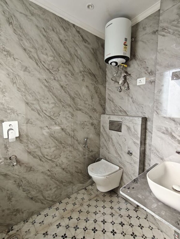 Bathroom, rajpur khurd extension 3 Bedroom 120 Sq.Yd. Builder Floor In Rajpur Khurd Extension Delhi 9921432
