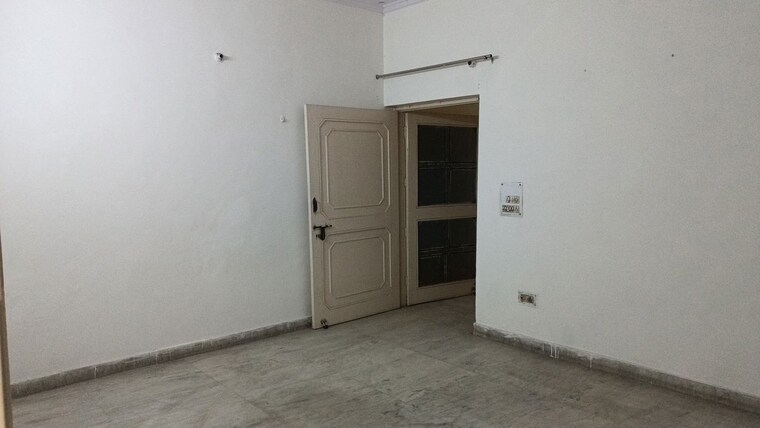 Room, vaishali sector 5 3 Bedroom 1800 Sq.Ft. Builder Floor In Vaishali Sector 5 Ghaziabad 9921442