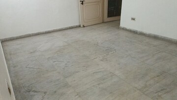 Room in 3 BHK Builder Floor at Vaishali Sector 5 – for Rent