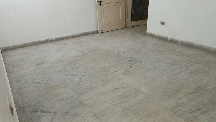 Room, vaishali sector 5 3 Bedroom 1800 Sq.Ft. Builder Floor In Vaishali Sector 5 Ghaziabad 9921442